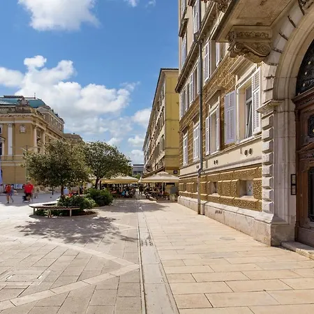 Art Teatro Ριέκα